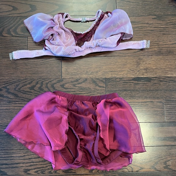 Dance costume - Picture 1 of 3